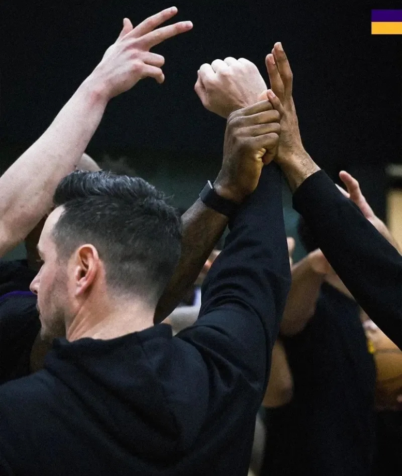 爱游戏-关于集结日NBA总决赛焦点战；洛杉矶湖人战术微调；管理层满意；轮换策略成焦点的信息
